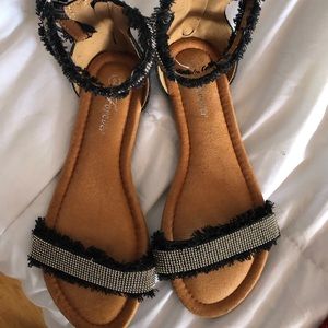 Forever Sandals Size 61/2 New Never Worn